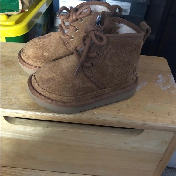 Lightly used uggs - Picture 3 of 4